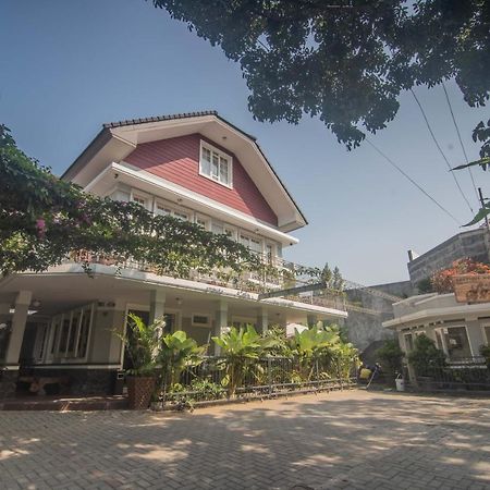 Front One Boutique Baluran Malang Exterior foto