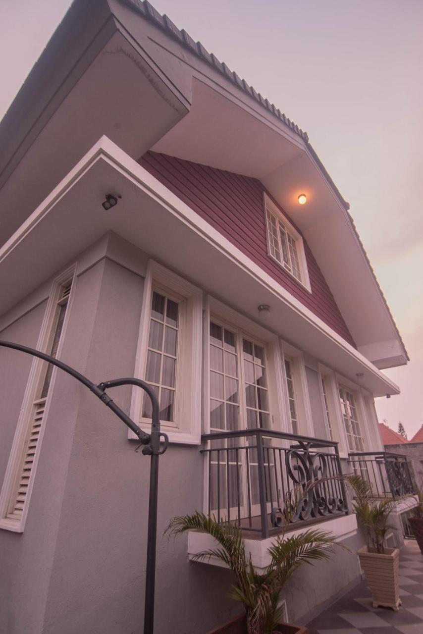 Front One Boutique Baluran Malang Exterior foto