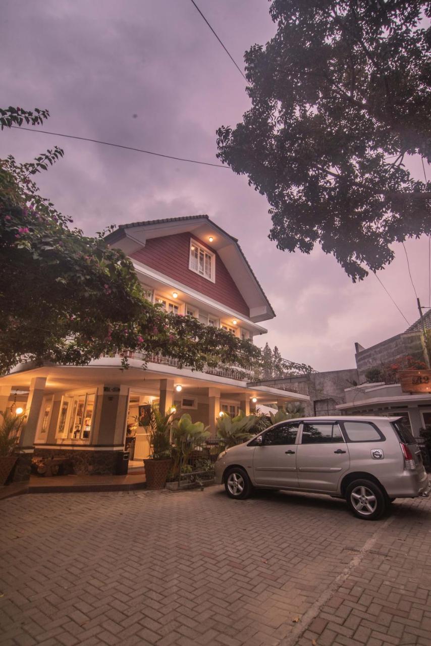 Front One Boutique Baluran Malang Exterior foto